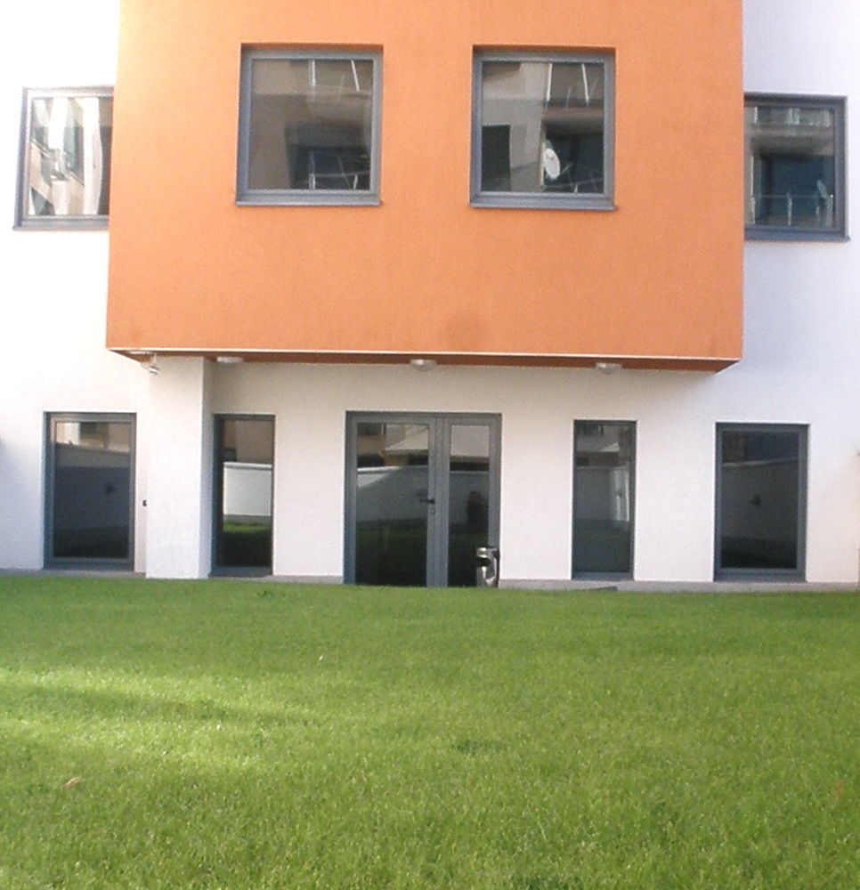 Easyhotel *