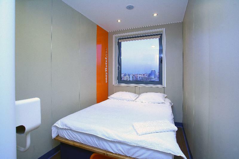 Easyhotel Hotel *