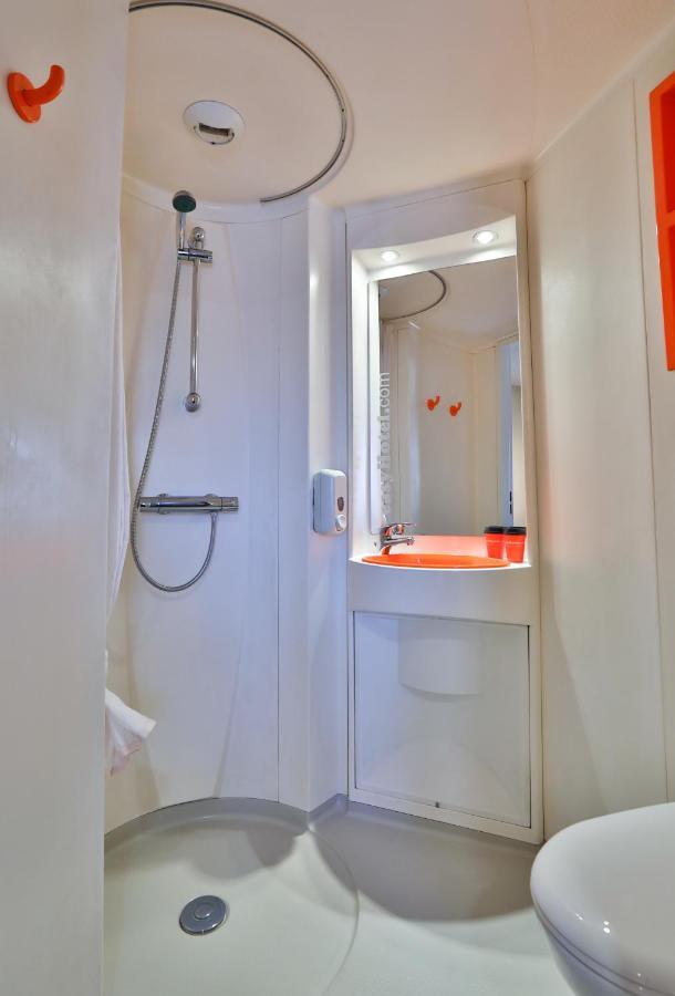 Easyhotel Hotel *